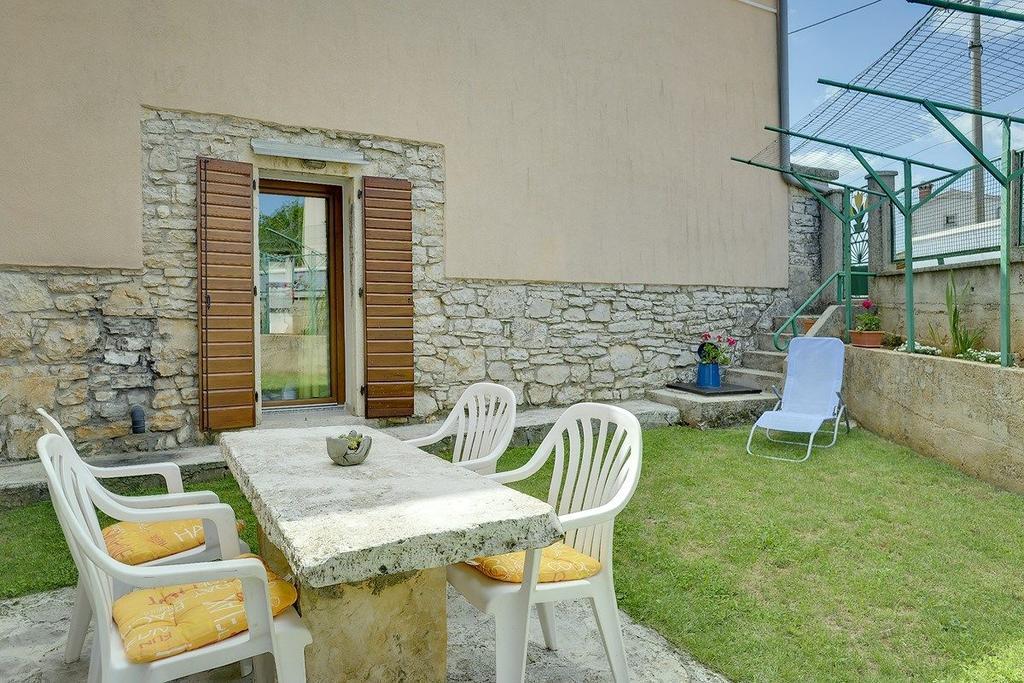 Holiday Home Batelani Barban Exterior photo